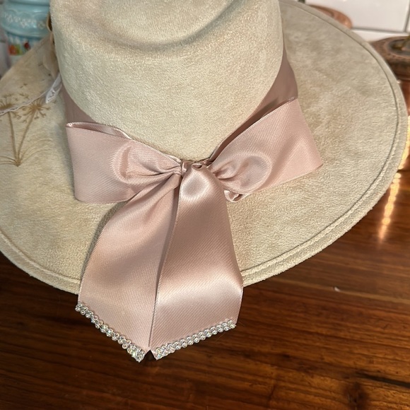 - Beautiful hand burned cowboy hat. Great fit.  Medium   Floral band main image 4